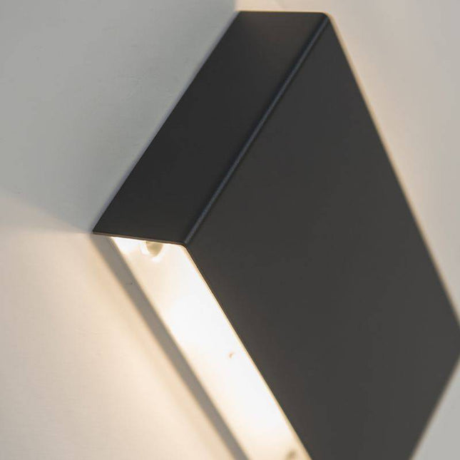 QAZQA Wandlamp Otan Zwart